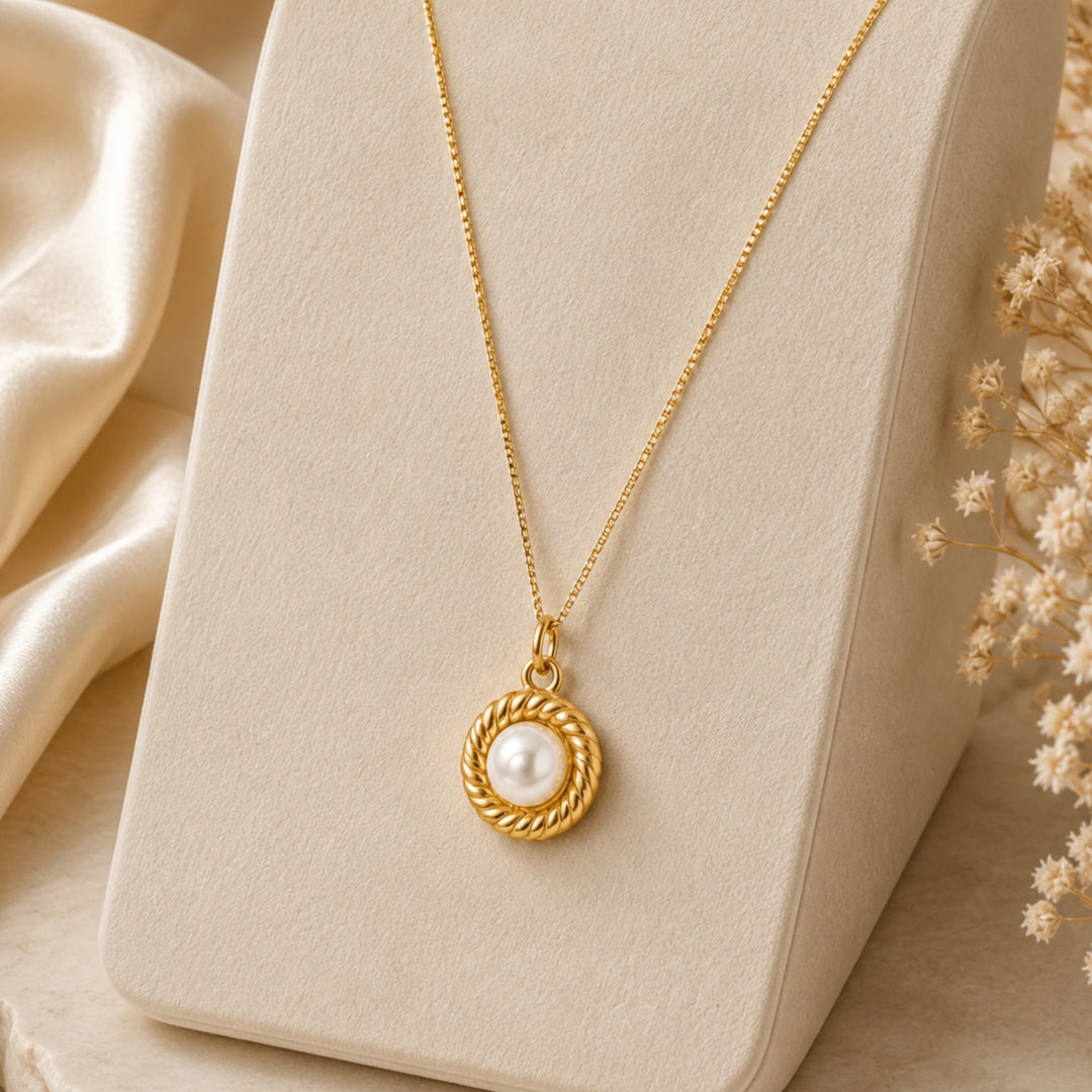 Cultured pearl pendant