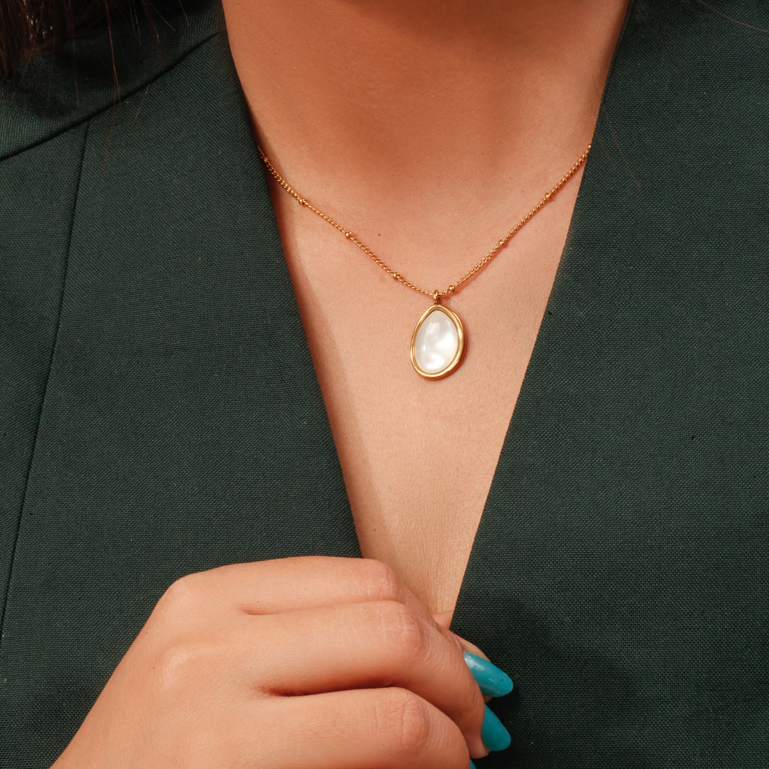 Snow white pendant