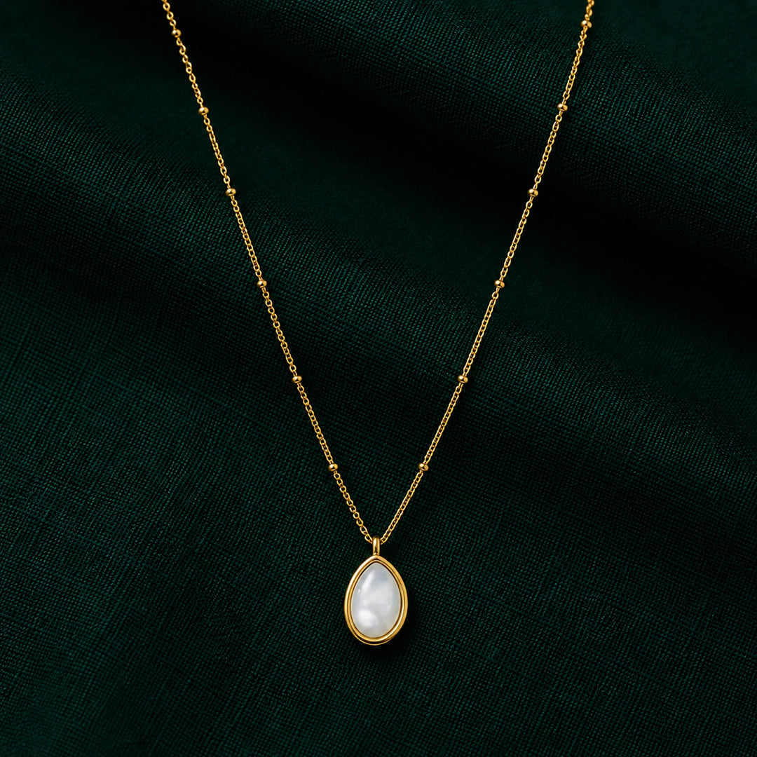Snow white pendant