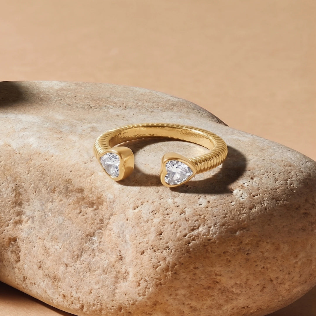 Blushia Ring (White)