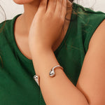 Load image into Gallery viewer, Razor Wave Cuff
